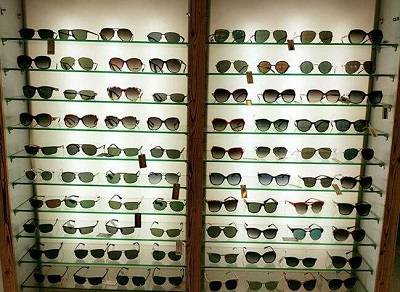 80后大学生创业记 从零起步，眼镜店年利润突破200万