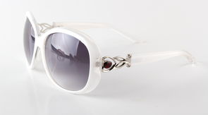 丹阳眼镜直销 韩国切边镶钻眼镜，时尚眼镜的不二之选